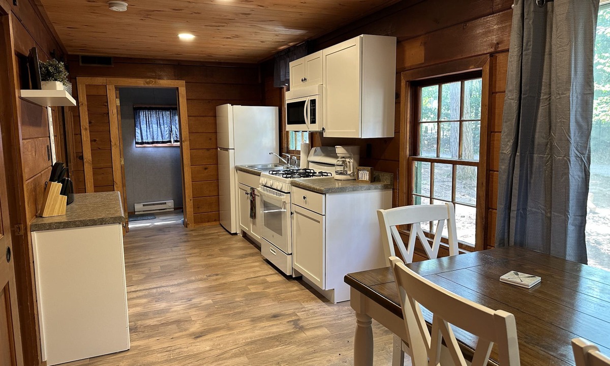 Rhinelander Resort | Cozy 3-bedroom cabin on Wisconsin River Chain - 200' from the Beach Bar & Grill