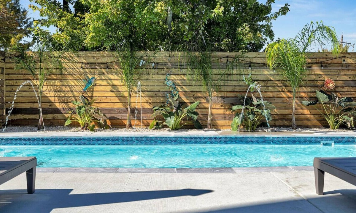 Tulane - Gravier Bed & Breakfast | Cozy 3 Bedroom Hideaway in Hotel w/Pool Access near FQ