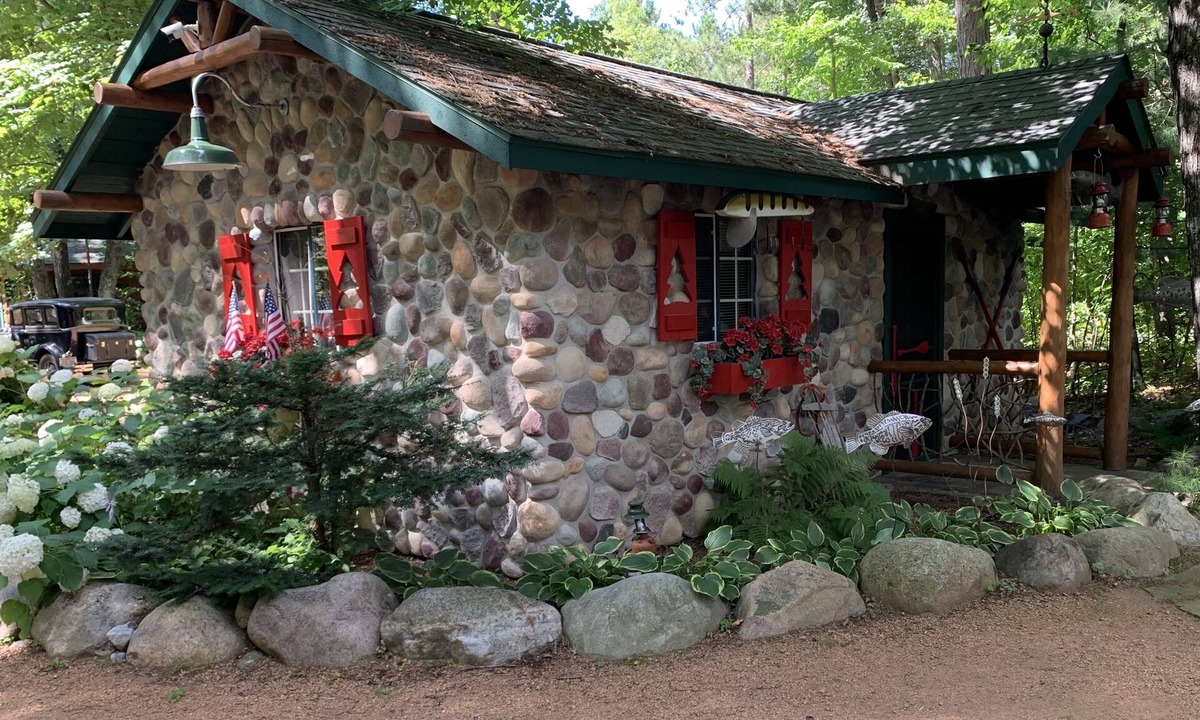 Woodruff Cottage | Cozy 3 season cabin with gas fireplace heated floors one bedroom studio