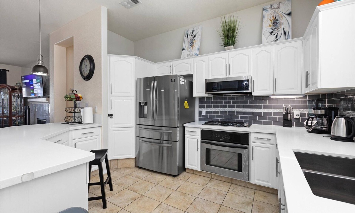 Greenacres House | Cozy 4BR/2BA Near Belcourt Seven Oaks