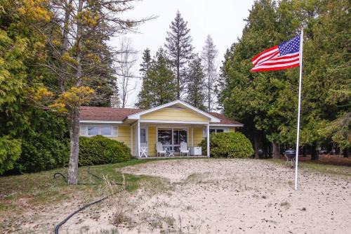 Baileys Harbor House | Cozy Baileys Harbor Cottage on Lake Michigan!