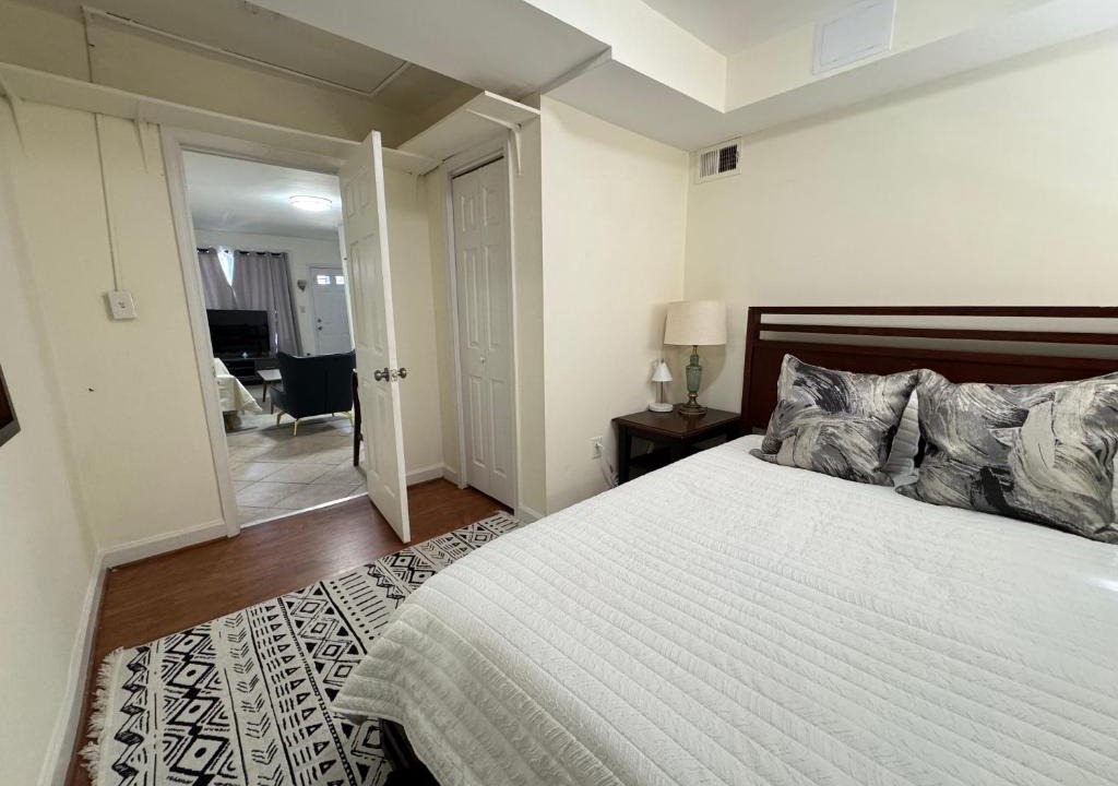 Northeast Apartment | Cozy Basement Near Union Market
