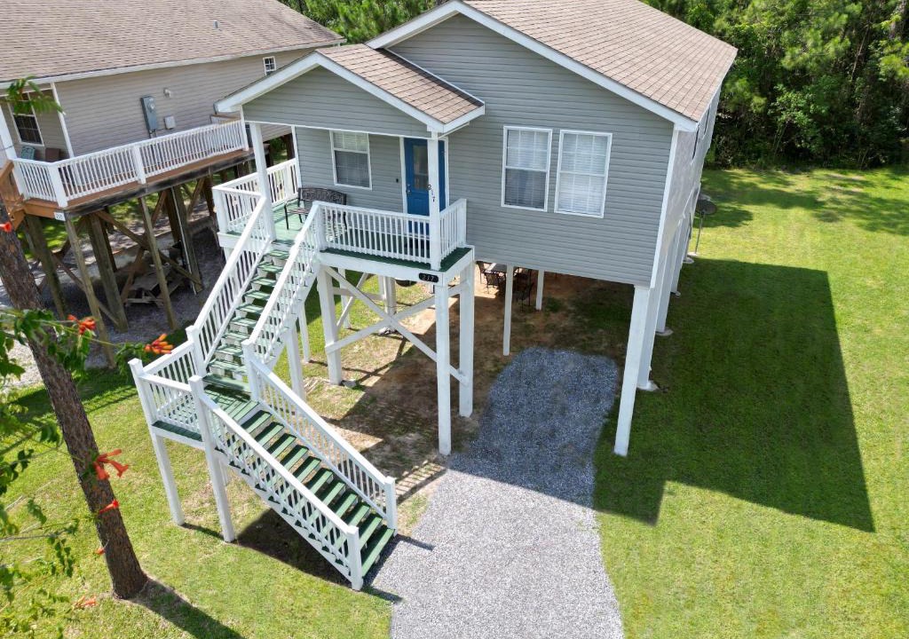 Henderson Point House | Cozy cottage surrounded by fun