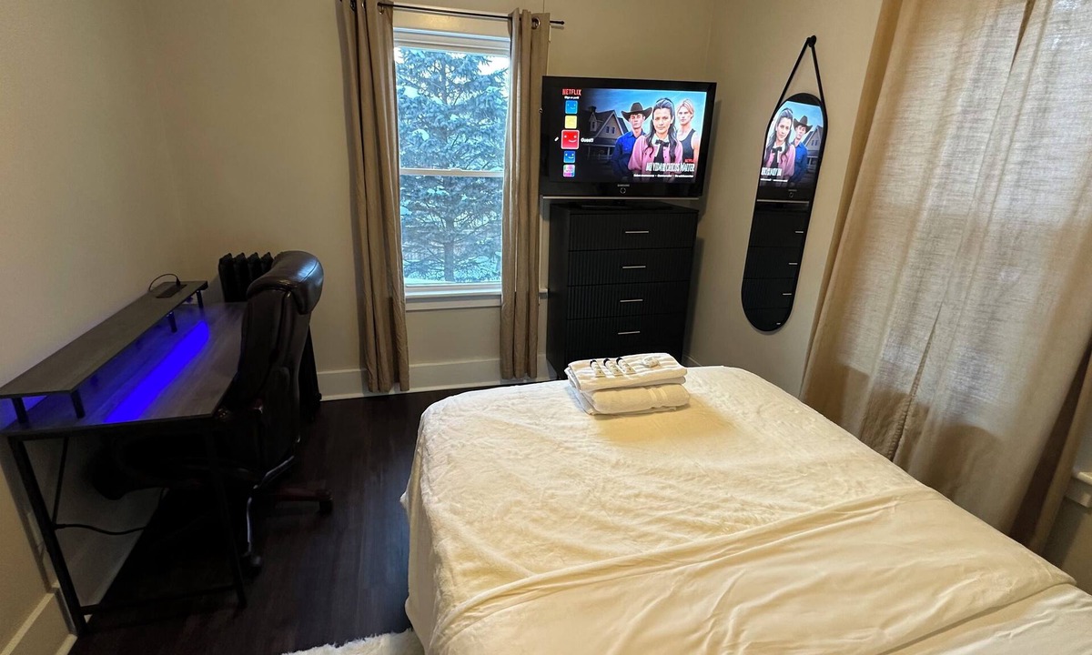 Pittsfield Apartment | Cozy Duplex in Pittsfield: 1 Mile to Onota Lake – Near Bousquet & Jiminy Peak