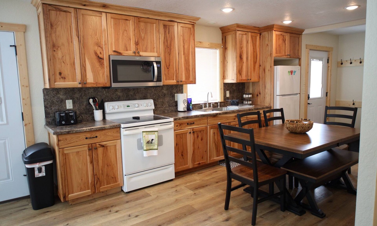 Browerville House | Cozy Family Retreat w/Fire Pit & Game Room