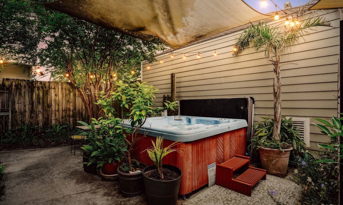 Milan Apartment | Cozy Garden Hot Tub, Streetcar