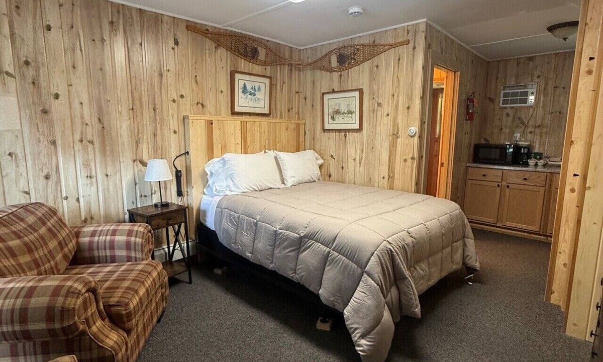 Lake Shore Apartment | Cozy Gull Lake Getaway