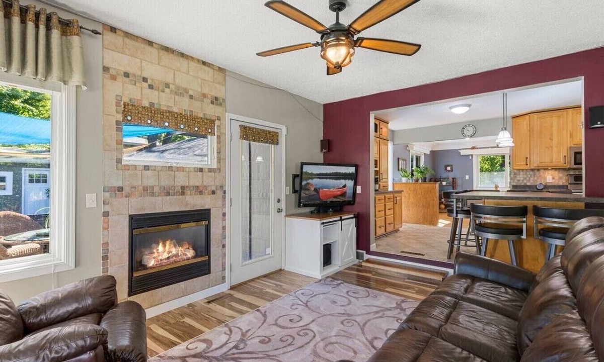 Burnsville House | Cozy Home | 20min->MSP | Dogs