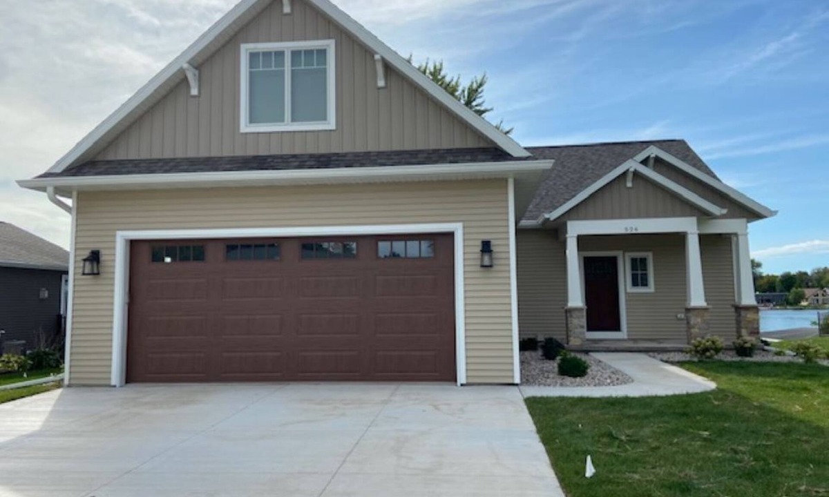 Winneconne House | Cozy house on the Wolf River with beautiful views.