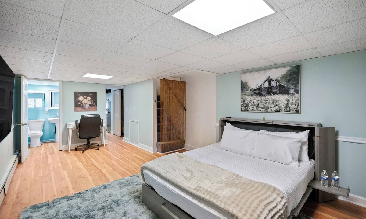 Downtown Baltimore House | Cozy in Canton - Private Driveway - Pet Friendly