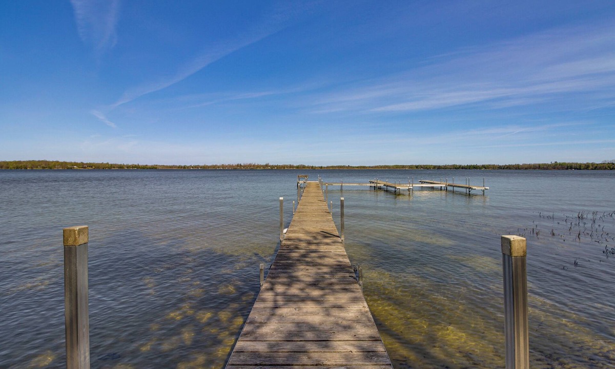 Puposky Cabin | Cozy Lakefront Cabin at Birch Haven Resort!