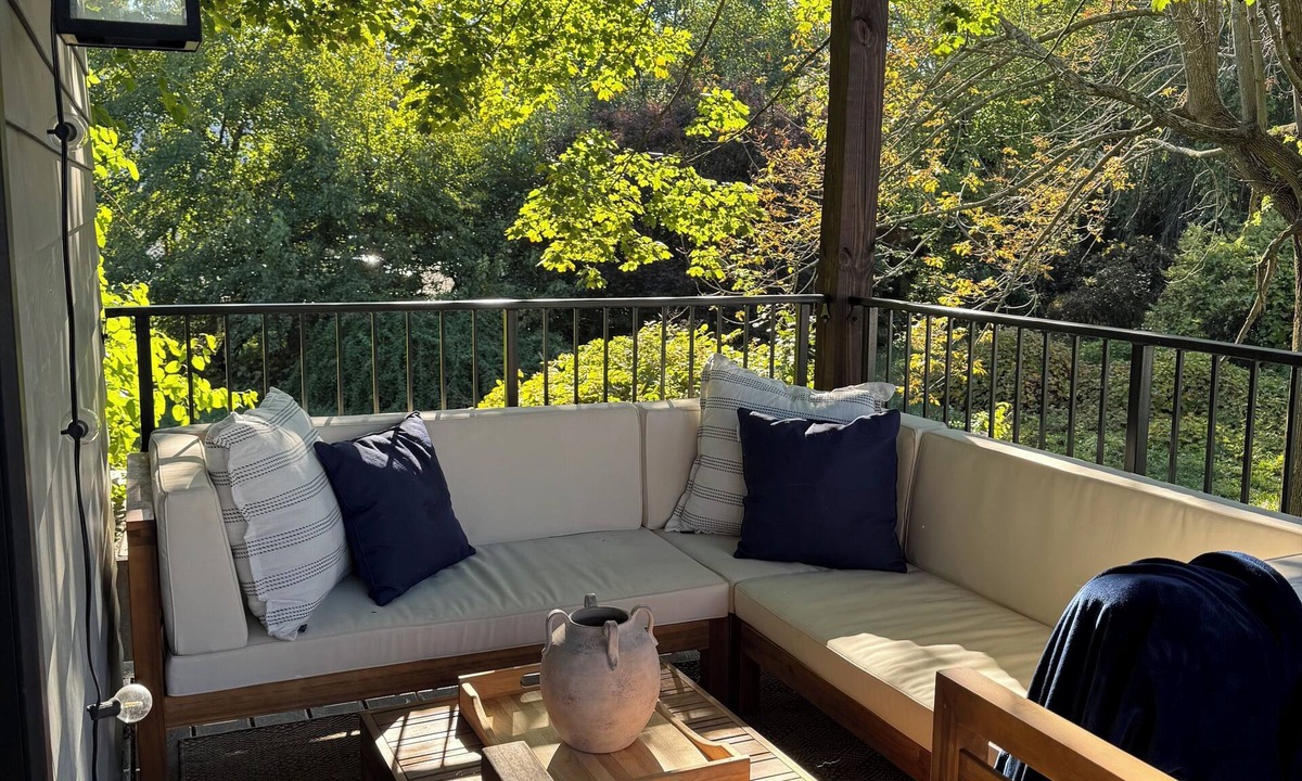 East Boston Condo | Cozy Modern 2-bedroom condo in Boston, 15 minute walk to Downtown and Airport
