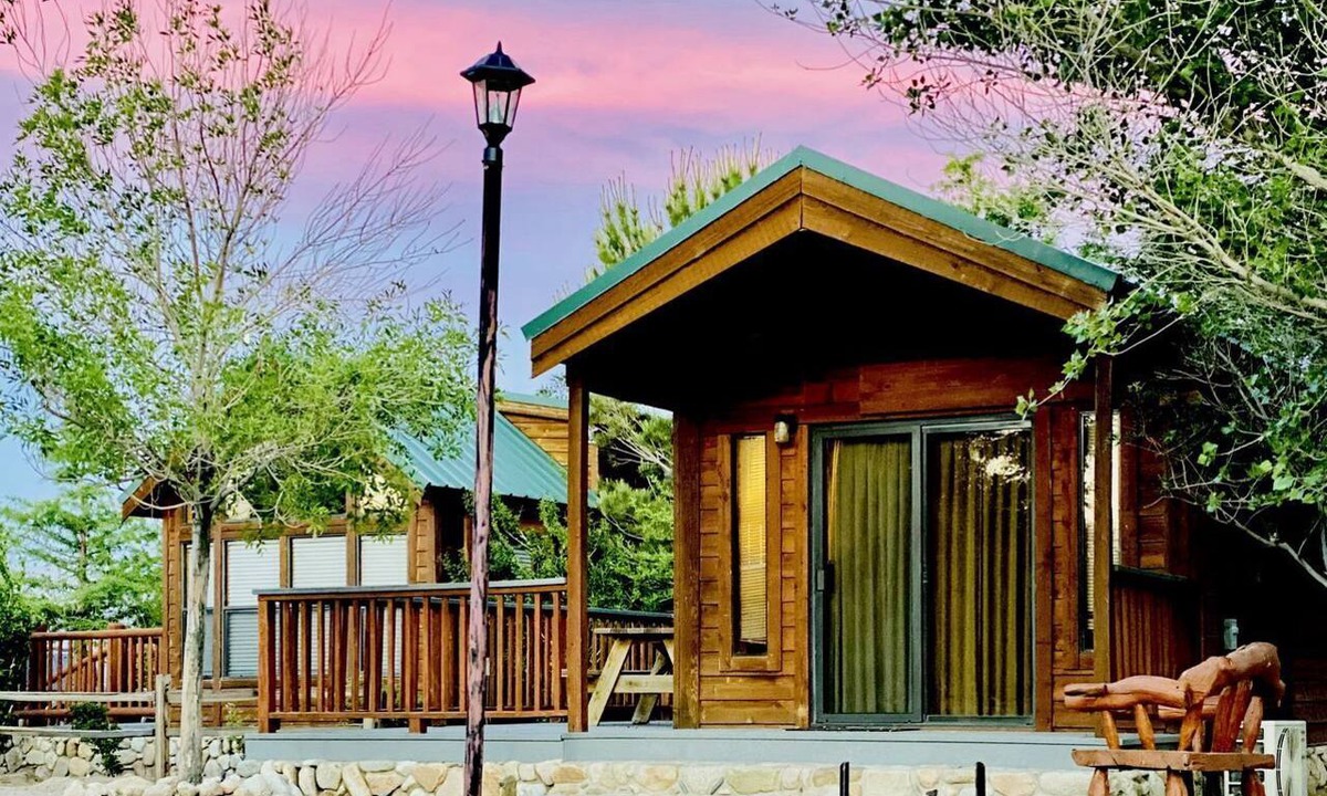 Lone Pine Cabin | Cozy Mountain-Style Cabin with Scenic Sierra Nevada Views Near Lone Pine, California