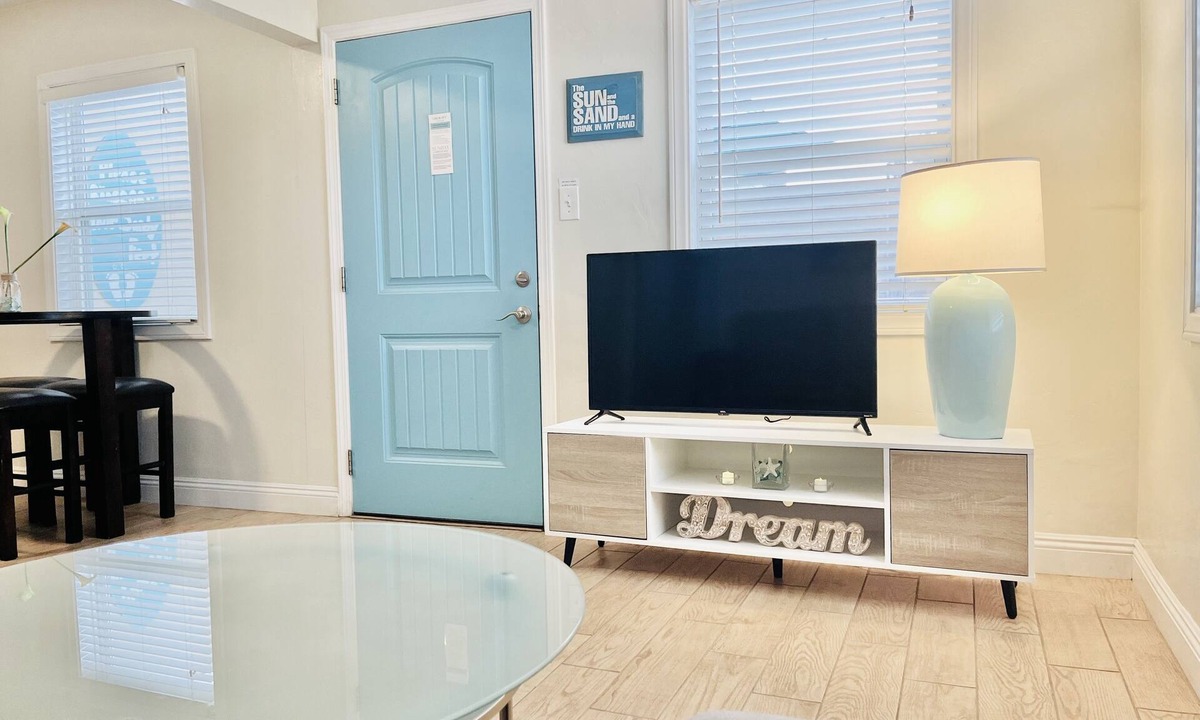 Pacific Beach Cottage | Cozy Pacific Beach Cottage w/Private Yard & Entrance