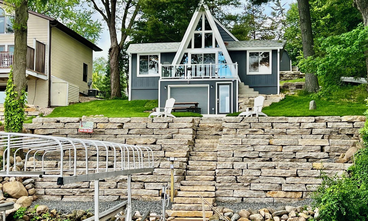Lodi House | COZY WATERFRONT CABIN, ON SUNSET BAY, LAKE WISCONSIN ! SPRING AND SUMMER FUN !