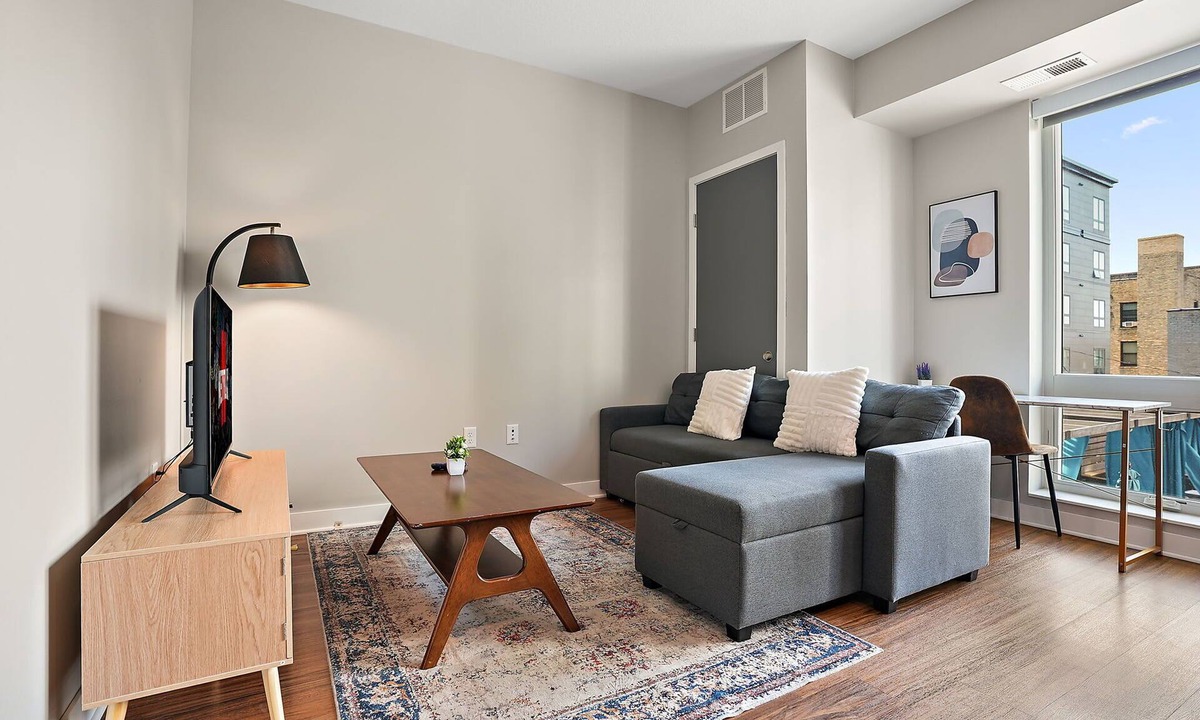 Downtown Minneapolis Apartment | CozySuites in Marquee Studio King with pool & gym
