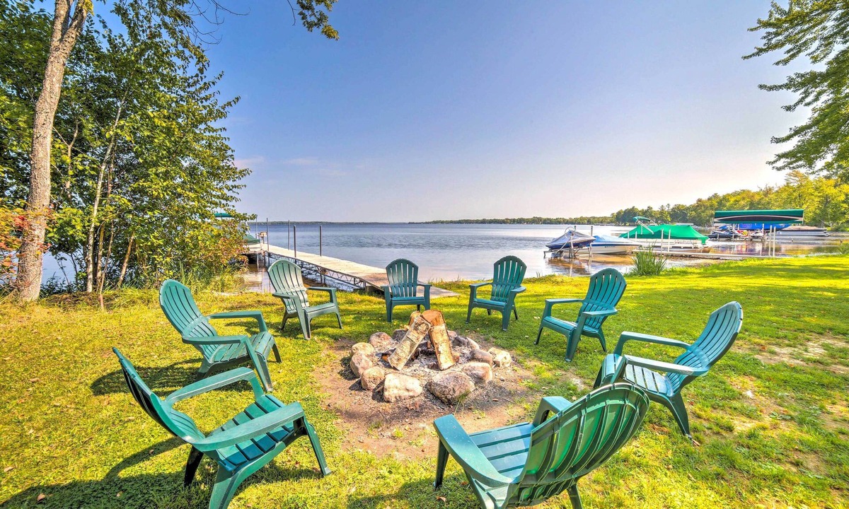 Crivitz Cottage | Crivitz Lakefront Escape w/Boat Dock & Slip!
