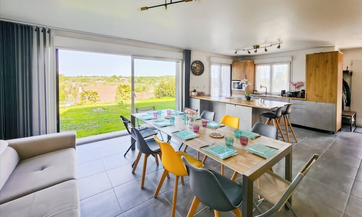 Villiers-sur-Morin Villa | Crystal House - Family Home, Private Garden, 15 Minutes from Disneyland