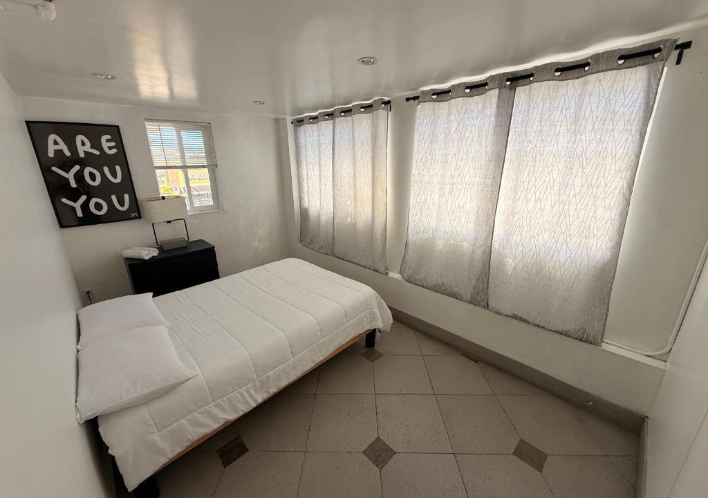 Park West Hostel | Culver City Hostel