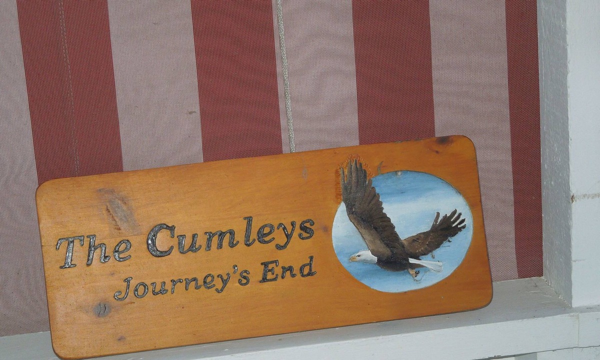 Waupaca Cottage | Cumley's Journeys End cottage on McCrossen Lake, Chain ‘O Lakes