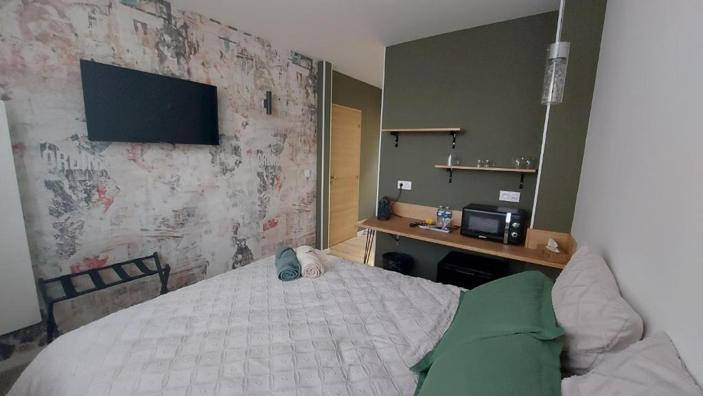Nogent-le-Rotrou Apartment | Dandy - studio confort, espace café, petite cour privée au coeur de Nogent