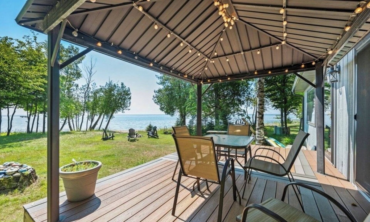 Sturgeon Bay House | Daybreak Shores – Lake Michigan Retreat – Walkout Beach, Deck & Bonfire Pit