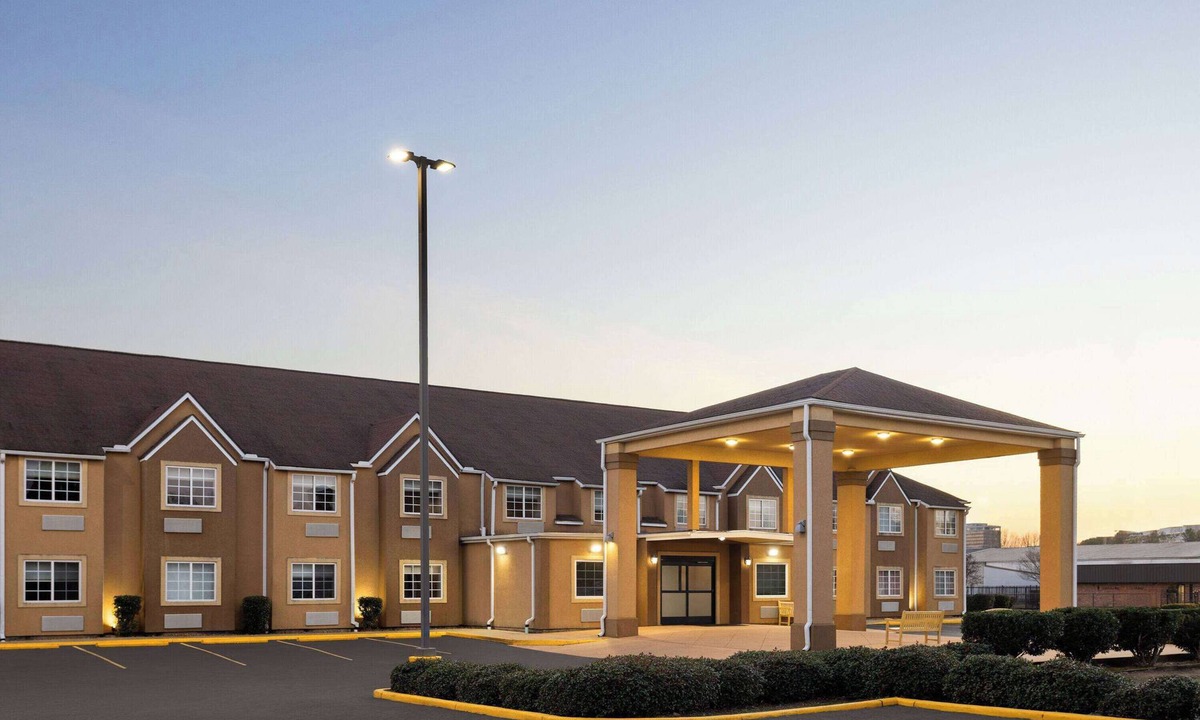 Greater Belhaven Hotel | Days Inn By Wyndham Jackson Downtown
