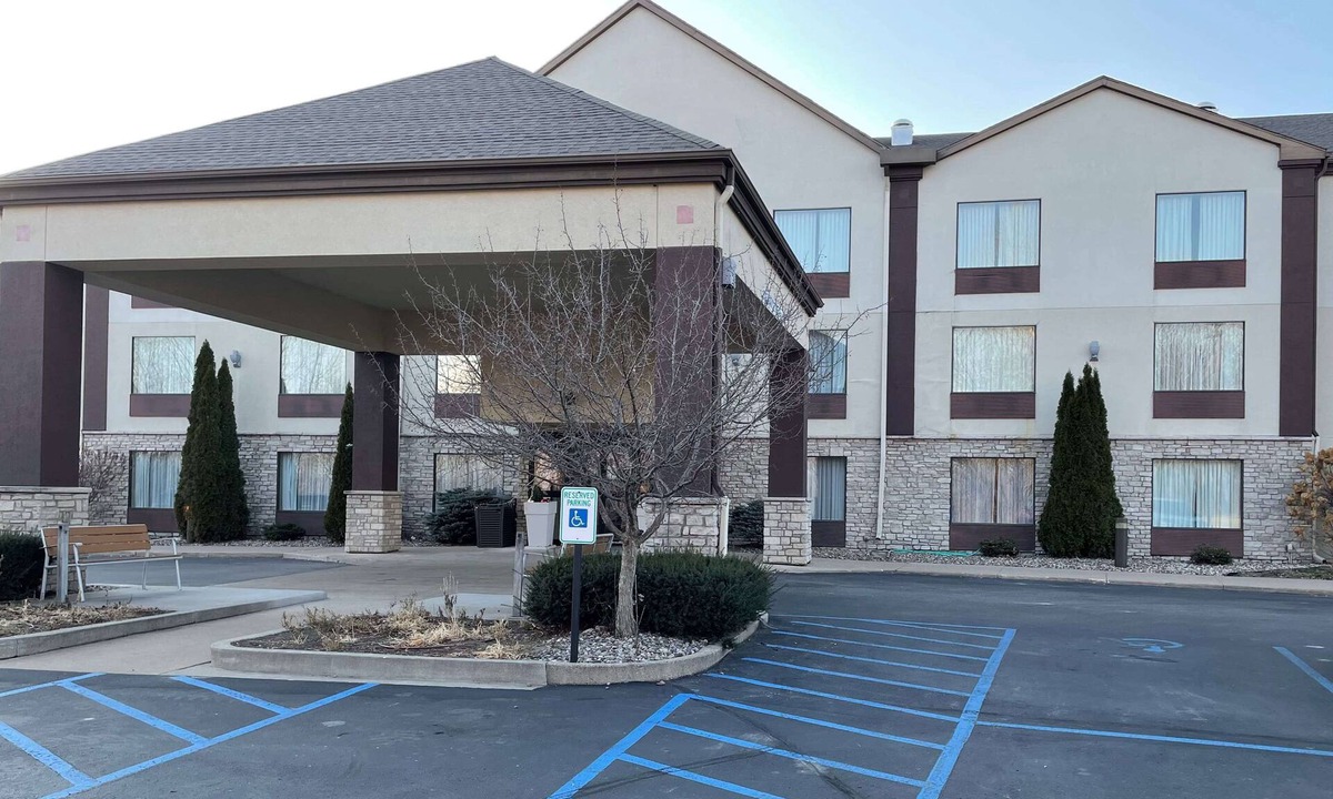Onalaska Hotel | Days Inn & Suites by Wyndham Onalaska/La Crosse