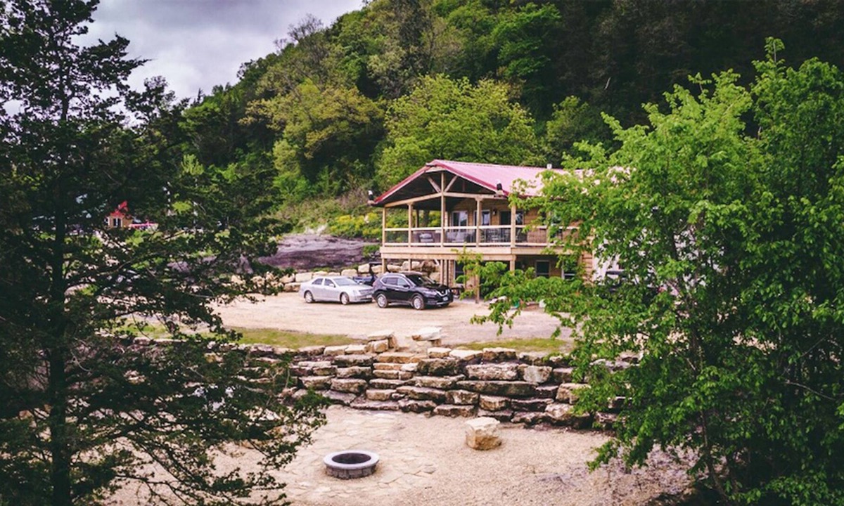 New Albin House | Dear Camp - Incredible Bluff, Upper Iowa River views New Albin, IA