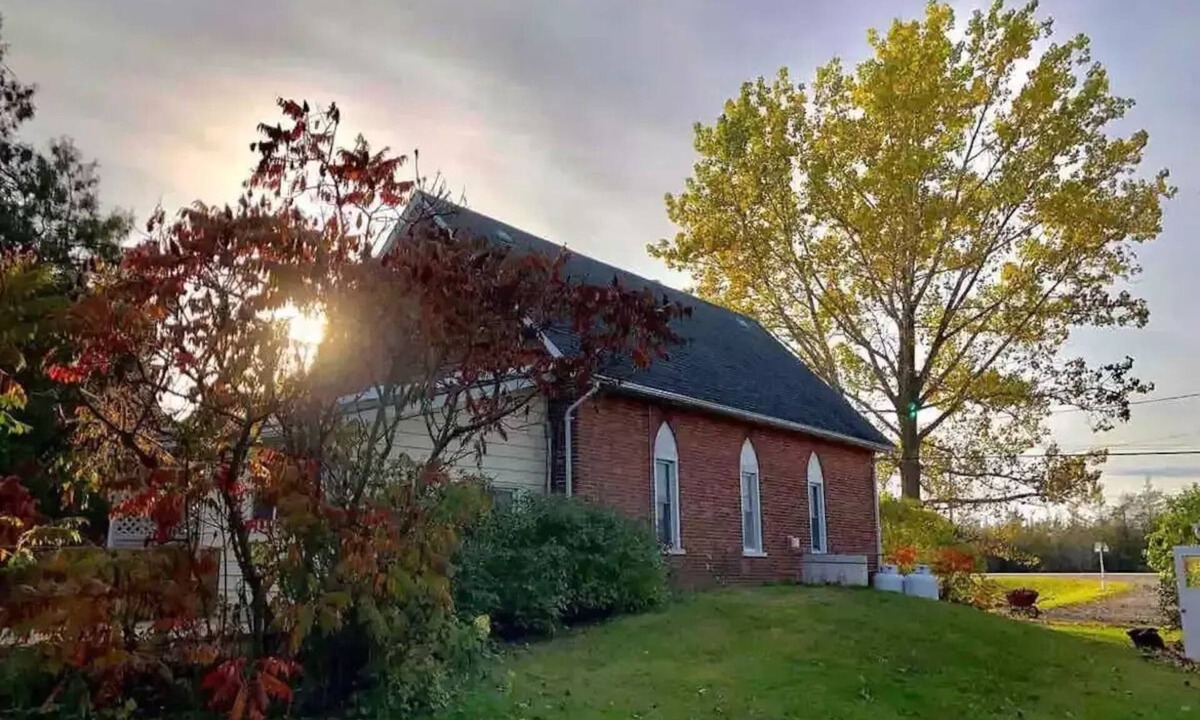 Prince Edward House | Delightful 2bdrm Church w/Incredible Water View!