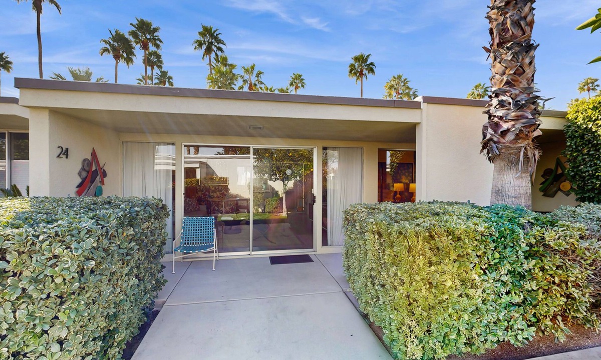 Araby Commons Condo | Delightful and sophisticated condo with shared tennis, outdoor pool, & spa