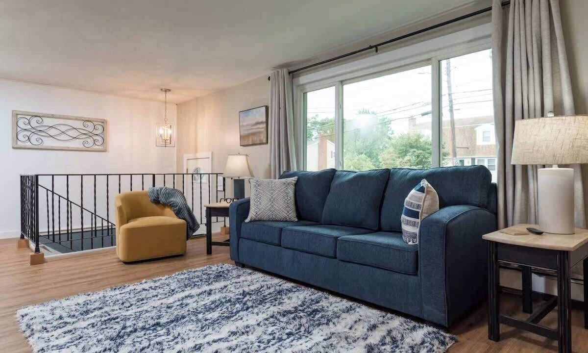 Woburn Condo | Delightful New England Townhome