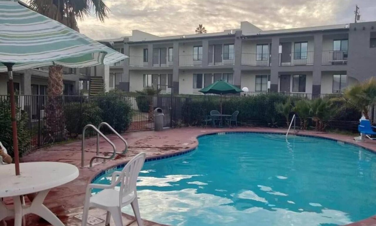Barstow Apartment | Deluxe King Bed|Non smoking
