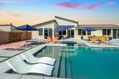 Desert Hot Springs House | Desert Picasso! Pool, Spa, Games, Mountain Views