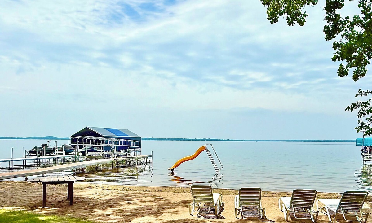 Detroit Lakes Cabin | Detroit Lake South Shore - Sandy Beach, 2 Cabins, Slide & Fire Pit