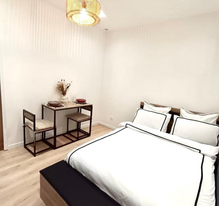 Bois-Colombes Apartment | Dinas home