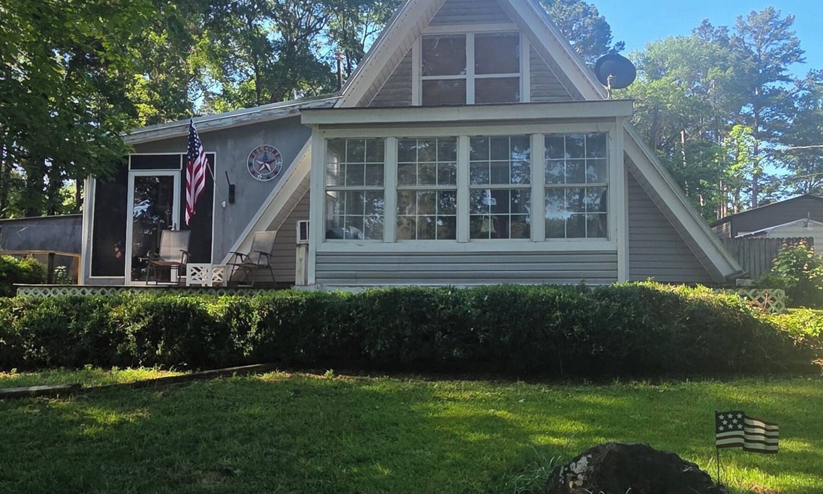 Alleene House | Directly In Front Of Boat Ramp At Jack's Isle, Millwood Lake
