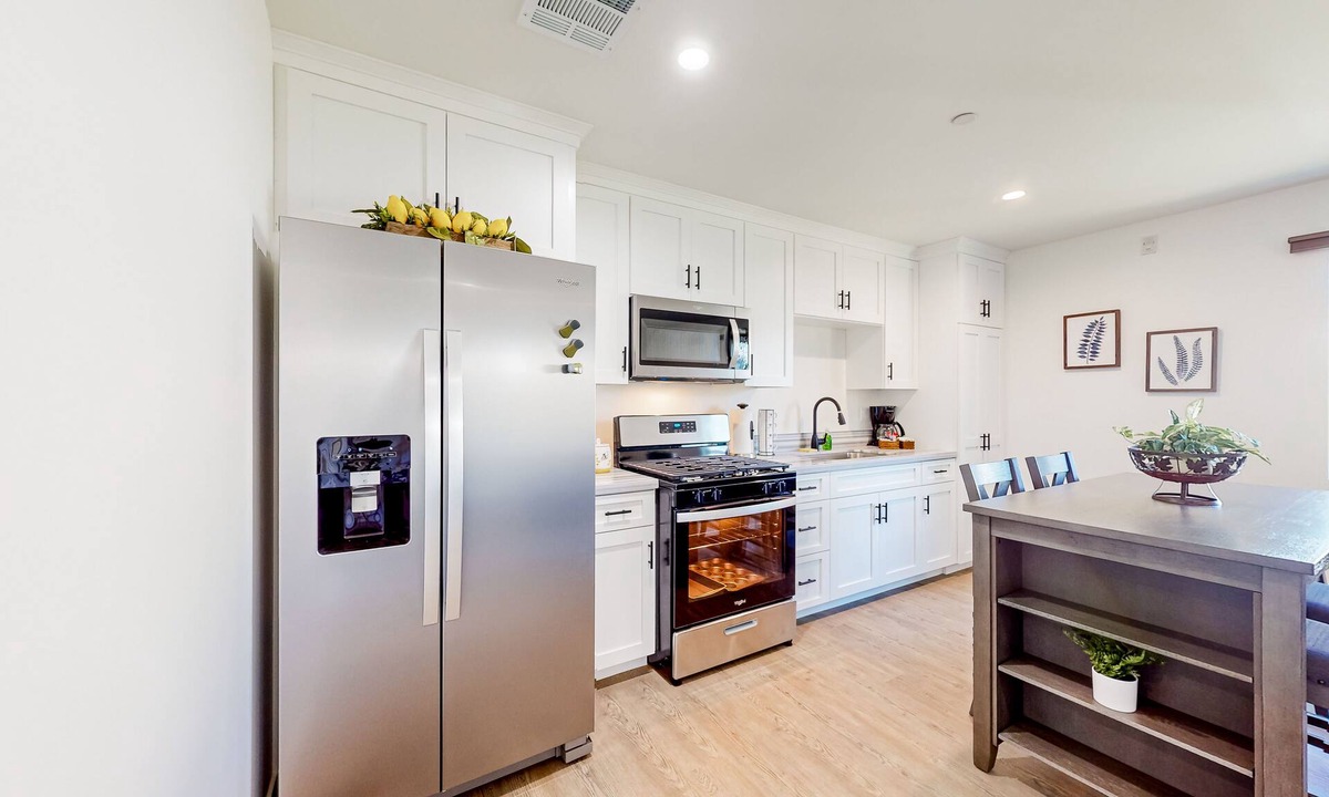 Canyon Country House | Dog-friendly guest house with scenic views, private washer/dryer, & shared grill