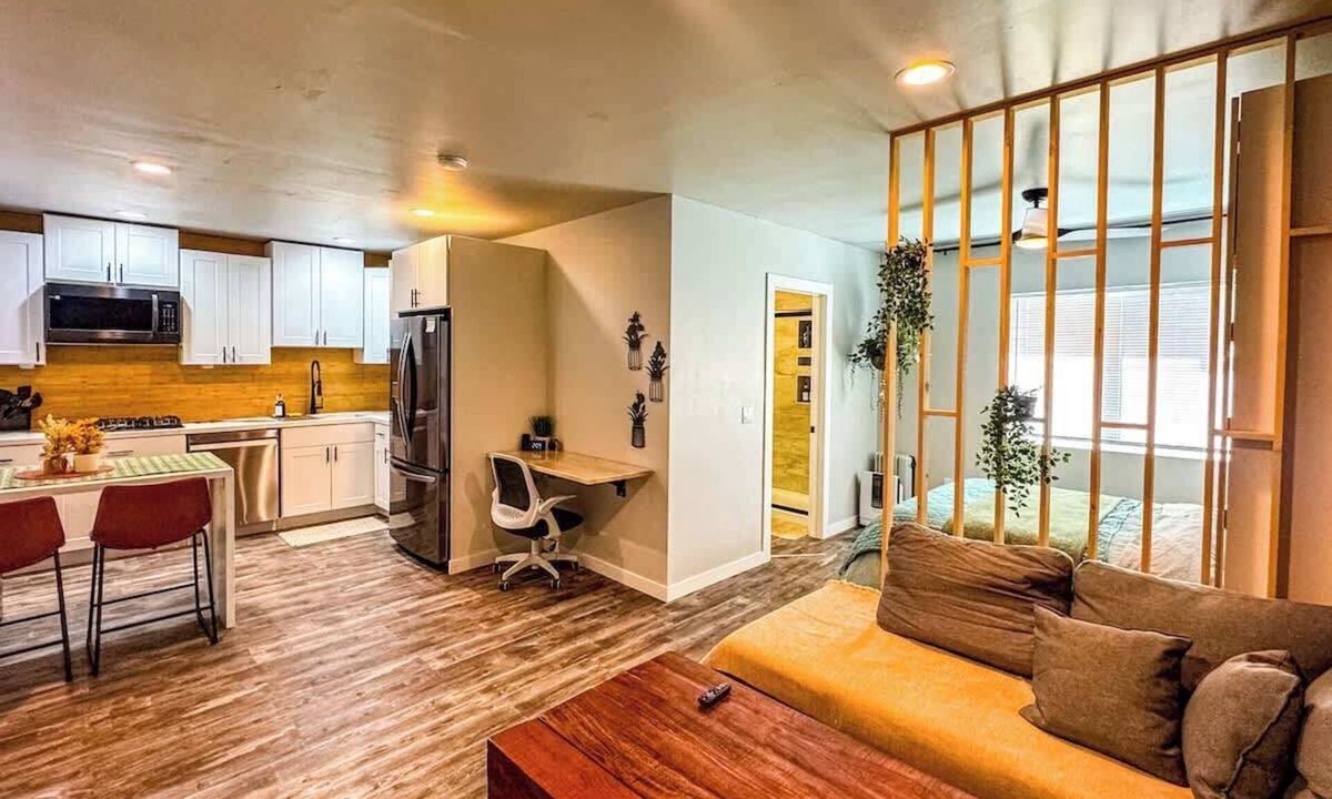 El Centro House | Double Queen Studio*FullKitchen*75"TV*W/D*Rainfall