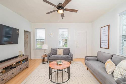 Oshkosh House | Downtown 2 Bedroom Home - Office