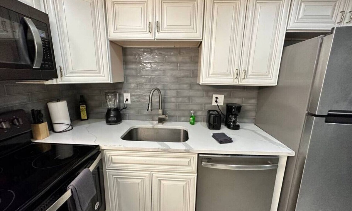 Truxton Circle Condo | Downtown Delight Vibrant Oasis in Heart of DC's Bustling Streets