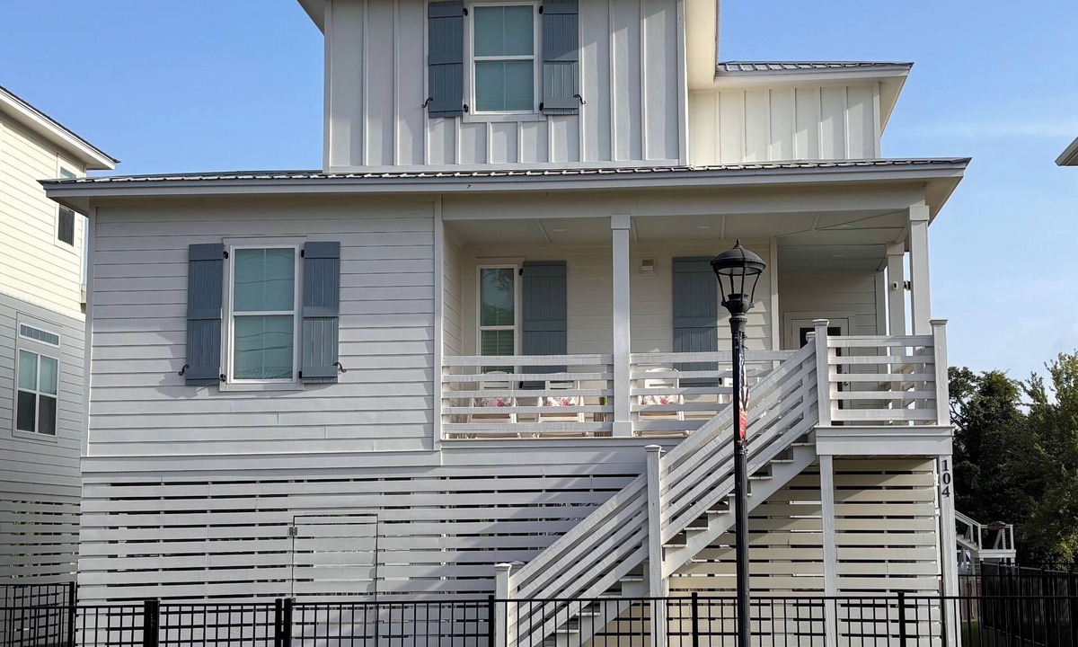 Pass Christian House | Downtown Dreaming: Walk to Beach, Restaurants, Shopping. New Construction!
