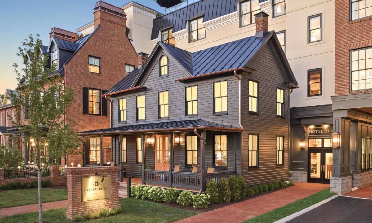 Leesburg's Old and Historic District Hotel | Downtown Leesburg | Rooftop Bar + Wine Country