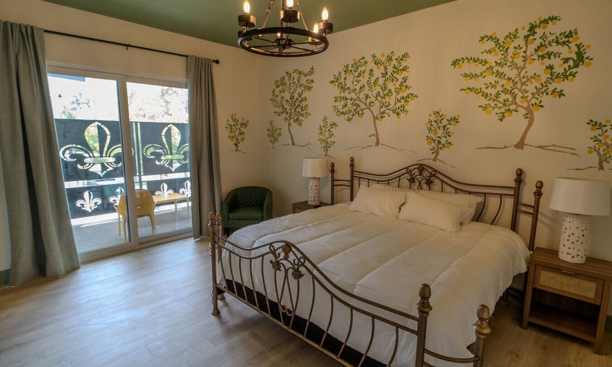 Biloxi Bed & Breakfast | Downtown Ocean Springs Suite 202