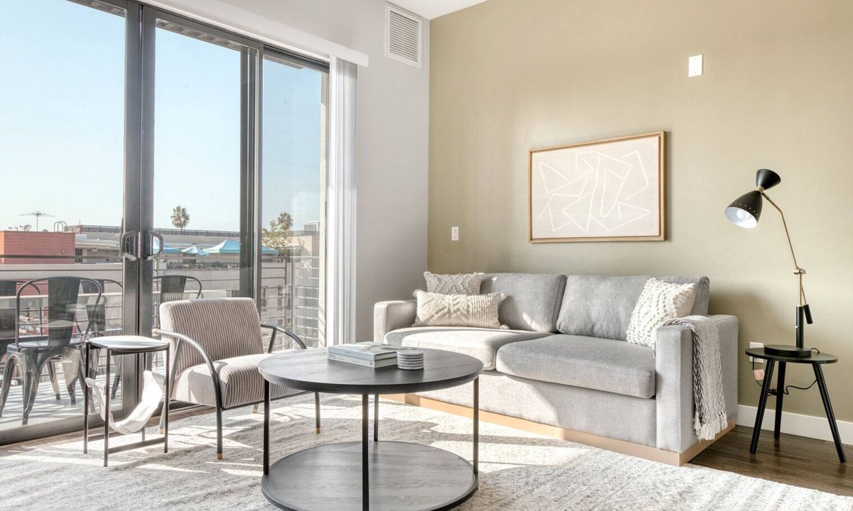 NoHo Arts District Apartment | Dreamy North Hollywood 2BR w/Pool, Gym & Roof, prime NoHo, by Blueground