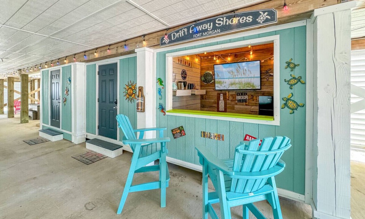 Fort Morgan House | Drift Away Shores · Steps to the beach!*Week Discount*Tiki Bar*2 Pools