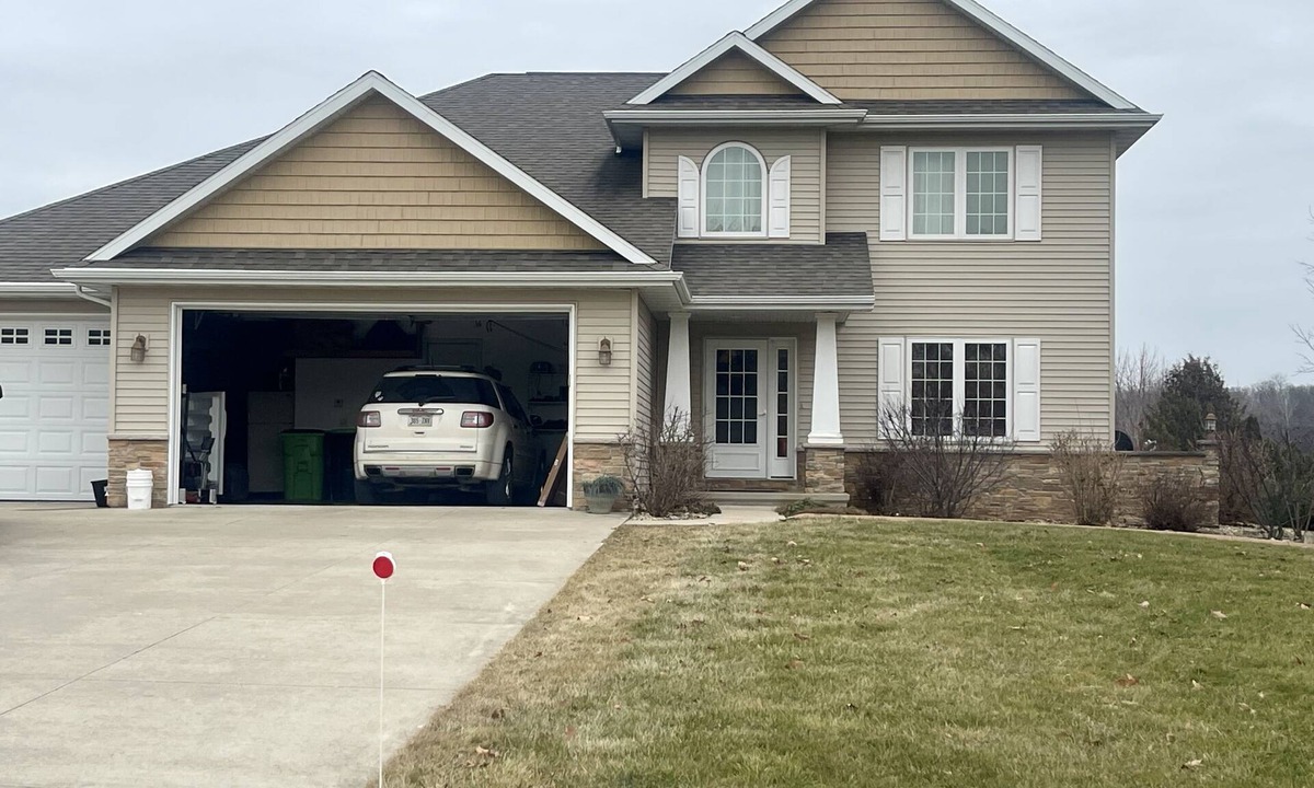 Pickett House | EAA 2026! Close to highway, amenities and the EAA airshow grounds.