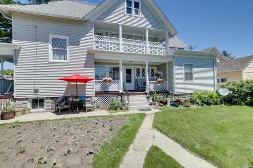 Manitowoc Apartment | Eclectic Manitowoc Vacation Rental Near Marina!