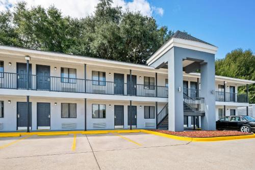 Biloxi Cabin | Econo Lodge Biloxi Beach