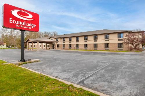 Oconto Hotel | Econo Lodge Inn & Suites Oconto